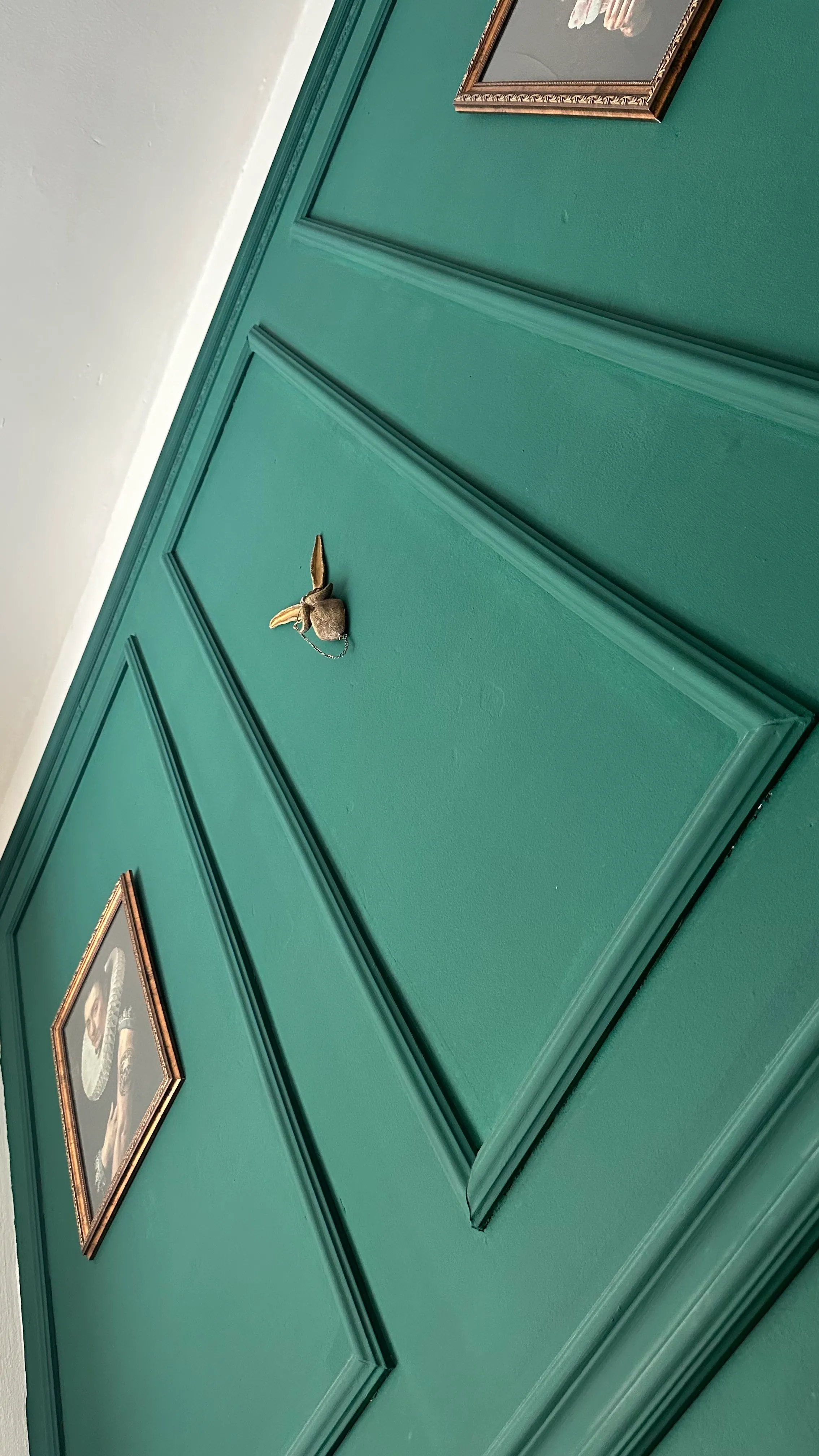Detail zeleného obložení salonu